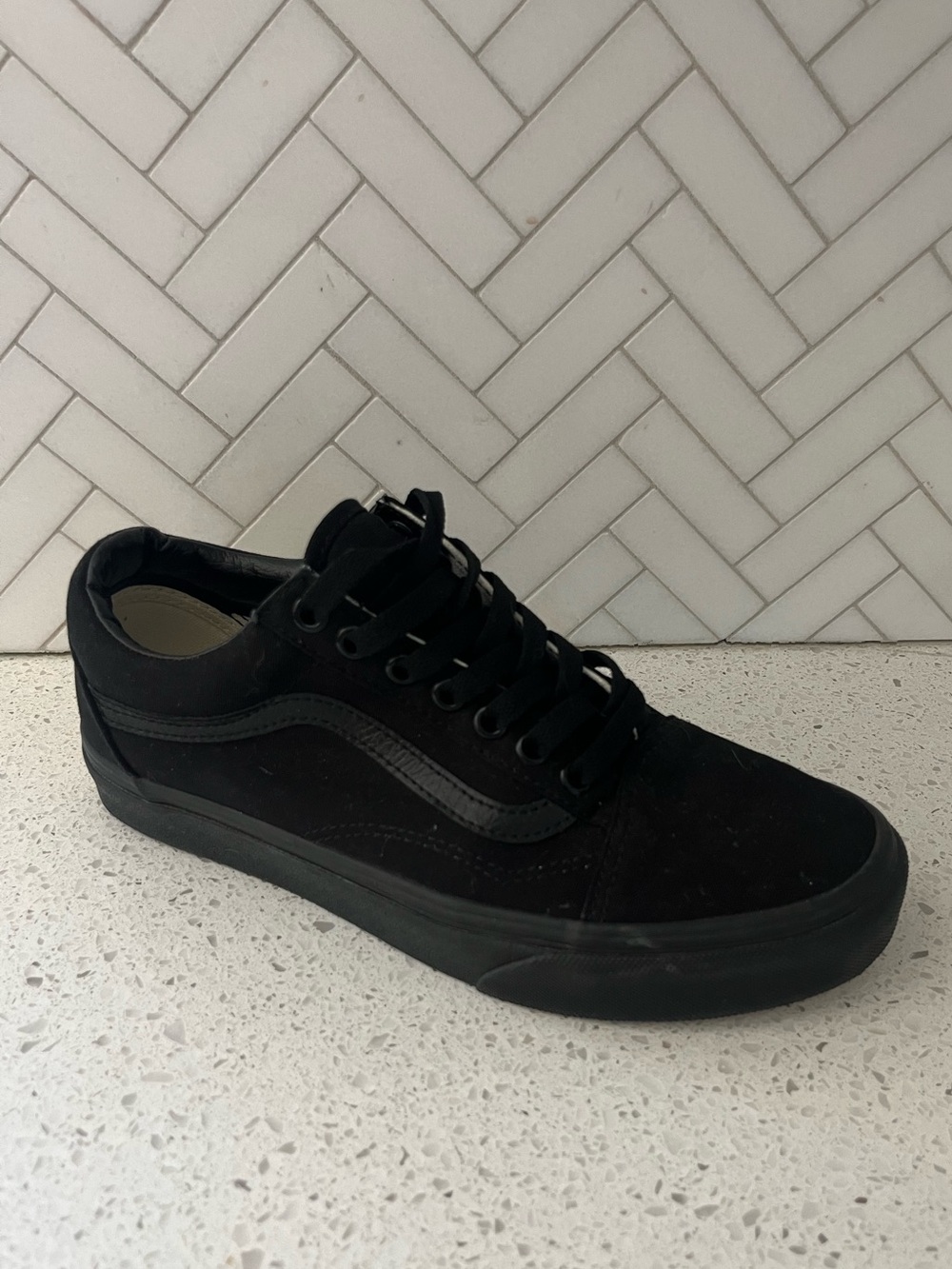 Vans Unisex Old Skool Low Top Sneaker Black W:8.5/M:7.0